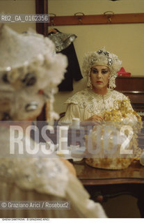 Caption: Nome: .DIMITROVA GHENA.Descrizione: .MUSICA CLASSICA CANTANTE LIRICA SOPRANO/CON UN COSTUME DI SCENA IN CAMERINO .Credit: ©Graziano Arici/Rosebud2 / Costo: .A.Nazione: .BULGARIA.Cittˆ: ..Data: .1995