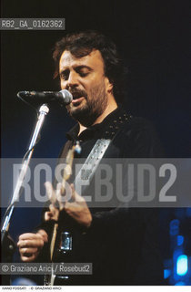 Caption: Nome: .FOSSATI IVANO.Descrizione: .MUSICA POP CANTAUTORE/ALLA CHITARRA.Credit: ©Graziano Arici/Rosebud2 / Costo: .A.Nazione: .ITALIA.Cittˆ: ..Data: .1993