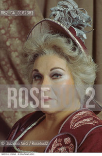 Caption: Nome: .HORNE MARILYN.Descrizione: .MUSICA CLASSICA CANTANTE LIRICA MEZZOSOPRANO/CON UN COSTUME DI SCENA/CAPPELLO.Credit: ©Graziano Arici/Rosebud2 / Costo: .A.Nazione: .USA.Cittˆ: ..Data: .1989