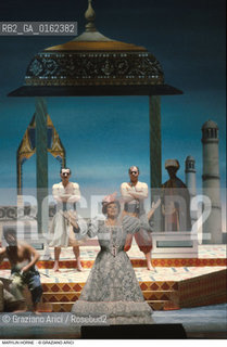 Caption: Nome: .HORNE MARILYN.Descrizione: .MUSICA CLASSICA CANTANTE LIRICA MEZZOSOPRANO/CON UN COSTUME DI SCENA TEATRO LA FENICE LITALIANA IN ALGERI.Credit: ©Graziano Arici/Rosebud2 / Costo: .A.Nazione: .USA.Cittˆ: ..Data: .1989