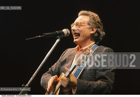 Caption: Nome: .JANNACCI ENZO.Descrizione: .MUSICA POP CANTAUTORE/ALLA CHITARRA.Credit: ©Graziano Arici/Rosebud2 / Costo: .A.Nazione: .ITALIA.Cittˆ: ..Data: .1996