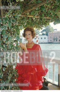 Caption: Nome: .KABAIVANSKA RAINA.Descrizione: .MUSICA CLASSICA CANTANTE LIRICA SOPRANO/NEL GIARDINO DELLA CASA ROSSA A VENEZIA.Credit: ©Graziano Arici/Rosebud2 / Costo: .A.Nazione: .BULGARIA/ITALIA.Cittˆ: .VENEZIA.Data: .1988