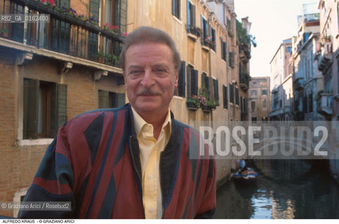 Caption: Nome: .KRAUS ALFREDO.Descrizione: .MUSICA CLASSICA CANTANTE LIRICO TENORE/SUL CANAL GRANDE A VENEZIA.Credit: ©Graziano Arici/Rosebud2 / Costo: .A.Nazione: .SPAGNA.Cittˆ: .VENEZIA.Data: .1996