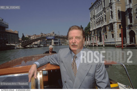 Caption: Nome: .KRAUS ALFREDO.Descrizione: .MUSICA CLASSICA CANTANTE LIRICO TENORE/SUL CANAL GRANDE A VENEZIA.Credit: ©Graziano Arici/Rosebud2 / Costo: .A.Nazione: .SPAGNA.Cittˆ: .VENEZIA.Data: .1996