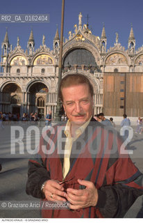 Caption: Nome: .KRAUS ALFREDO.Descrizione: .MUSICA CLASSICA CANTANTE LIRICO TENORE/SULLO SFONDO LA BASILICA DI SAN MARCO A VENEZIA.Credit: ©Graziano Arici/Rosebud2 / Costo: .A.Nazione: .SPAGNA.Cittˆ: .VENEZIA.Data: .1996