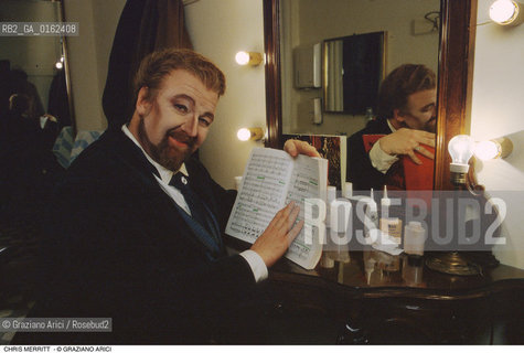 Caption: Nome: .MERRITT CHRIS.Descrizione: .MUSICA CLASSICA CANTANTE LIRICO TENORE/PIANOFORTE CON SPARTITO FAUST/MASCHERA.Credit: ©Graziano Arici/Rosebud2 / Costo: .A.Nazione: .USA.Cittˆ: ..Data: .1995