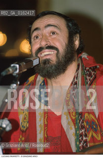 Caption: Nome: .PAVAROTTI LUCIANO.Descrizione: .MUSICA CLASSICA CANTANTE LIRICO TENORE/CON FOULARD.Credit: ©Graziano Arici/Rosebud2 / Costo: .A.Nazione: .ITALIA.Cittˆ: ..Data: .1994