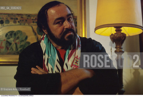 Caption: Nome: .PAVAROTTI LUCIANO.Descrizione: .MUSICA CLASSICA CANTANTE LIRICO TENORE/CON FOULARD.Credit: ©Graziano Arici/Rosebud2 / Costo: .A.Nazione: .ITALIA.Cittˆ: ..Data: .1994