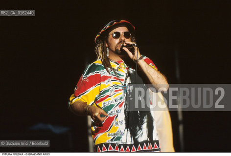 Caption: Nome: .SIR OLIVER SKARDY.Descrizione: .alias GAETANO SCARDICCHIO/MUSICA REGGAE POP CANTANTE PITURA FRESKA/CON CAPPELLO RASTA E OCCHIALI DA SOLE.Credit: ©Graziano Arici/Rosebud2 / Costo: .A.Nazione: .ITALIA.Cittˆ: ..Data: .1996