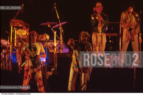 Caption: Nome: .PITURA FRESKA.Descrizione: .MUSICA REGGAE POP/IL CANTANTE SIR OLIVER SKARDY alias GAETANO SCARDICCHIO CON CAPPELLO E OCCHIALI DA SOLE.Credit: ©Graziano Arici/Rosebud2 / Costo: .A.Nazione: .ITALIA.Cittˆ: ..Data: .1997