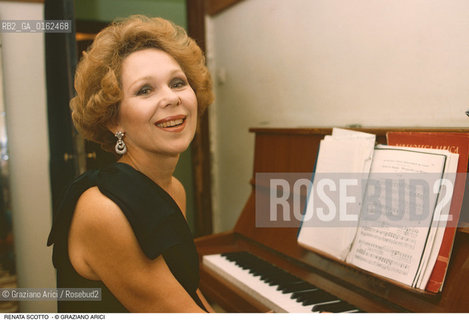 Caption: Nome: .SCOTTO RENATA.Descrizione: .MUSICA CLASSICA CANTANTE LIRICA SOPRANO/PIANOFORTE.Credit: ©Graziano Arici/Rosebud2 / Costo: .A.Nazione: .ITALIA.Cittˆ: ..Data: .1994