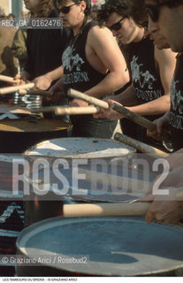 Caption: Nome: .LES TAMBOURS DU BRONX.Descrizione: .MUSICA PERCUSSIONI/CON BIDONI.Credit: ©Graziano Arici/Rosebud2 / Costo: .A.Nazione: .FRANCIA.Cittˆ: ..Data: .1996