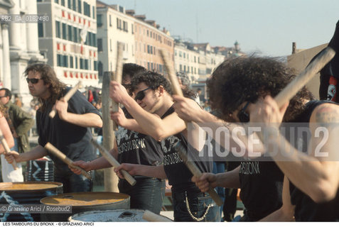 Caption: Nome: .LES TAMBOURS DU BRONX.Descrizione: .MUSICA PERCUSSIONI/A VENEZIA/BIDONI.Credit: ©Graziano Arici/Rosebud2 / Costo: .A.Nazione: .FRANCIA.Cittˆ: .VENEZIA.Data: .1996