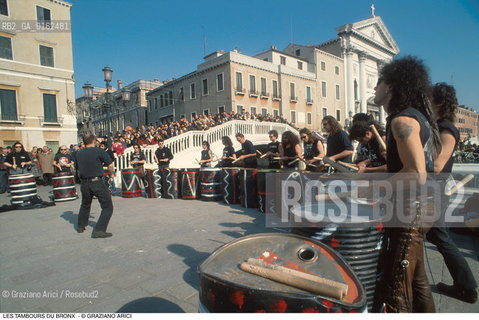 Caption: Nome: .LES TAMBOURS DU BRONX.Descrizione: .MUSICA PERCUSSIONI/A VENEZIA/BIDONI.Credit: ©Graziano Arici/Rosebud2 / Costo: .A.Nazione: .FRANCIA.Cittˆ: .VENEZIA.Data: .1996