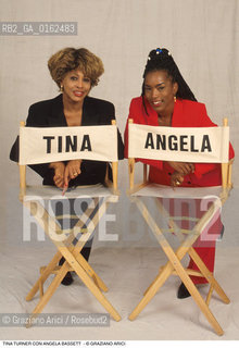 Caption: Nome: .TURNER TINA.Descrizione: .MUSICA SOUL RHYTHMN BLUES ROCK CANTANTE/CON LATTRICE ANGELA BASSETT/SEDIE.Credit: ©Graziano Arici/Rosebud2 / Costo: .A.Nazione: .USA.Cittˆ: ..Data: .1995