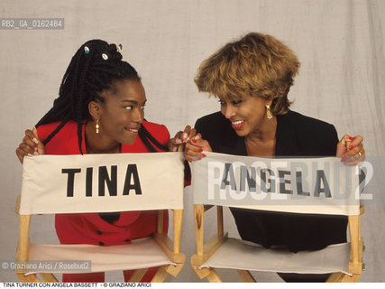 Caption: Nome: .TURNER TINA.Descrizione: .MUSICA SOUL RHYTHMN BLUES ROCK CANTANTE/CON LATTRICE ANGELA BASSETT/SEDIE.Credit: ©Graziano Arici/Rosebud2 / Costo: .A.Nazione: .USA.Cittˆ: ..Data: .1995