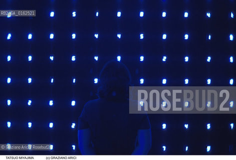 Nome:.REVIVE TIME , MIYAJIMA TATSUO.Descrizione:.XLVIII ESPOSIZIONE INTERNAZIONALE DARTE LA BIENNALE DI VENEZIA /  INSTALLAZIONE LUMINOSA , LED , DIGITALE / NUMERI / PADIGLIONE GIAPPONESE.XLVIII NTERNATIONAL ART EXHIBITION LA BIENNALE DI VENEZIA  /  BRIGHT INSTALLATION, LED, DIGITAL / NUMBERS / JAPANESE PAVILION.Credit:.Graziano Arici/Rosebud2/.Costo:.A.Nazione:.GIAPPONE.JAPAN.Cittˆ:.VENEZIA.VENICE.Data:.GIUGNO 1999