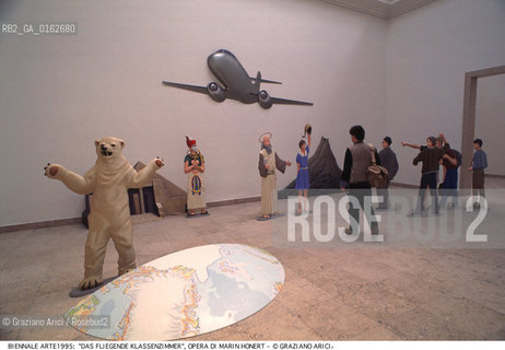 Localizzazione:.VENEZIA / CASTELLO.VENICE / CASTELLO.Oggetto:.Soggetto:.XLVI ESPOSIZIONE INTERNAZIONALE DARTE LA BIENNALE DI VENEZIA / OPERA DI MARTIN HONERT DAS FLIEGENDE KLASSENZIMMER, 1994-95.XLVI INTERNATIONAL ART EXHIBITION LA BIENNALE DI VENEZIA  .Cronologia:.Definizione Culturale:.   Autore:.   Stile:.   Editori/Stampatori:.   Committenza:.Materia e Tecnica:.Collocazione:.Note:.BIENNALE ARTE.Riproduzione Fotografica:.©Graziano Arici/Rosebud2 Copyright: ©Graziano Arici/Rosebud2 /  .Data:.1995.Costo:.A.