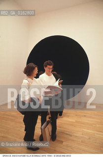 Localizzazione:.VENEZIA / CASTELLO.VENICE  / CASTELLO.Oggetto:.Soggetto:.XLIV ESPOSIZIONE INTERNAZIONALE DARTE LA BIENNALE DI VENEZIA / OPERE DI ANISH KAPOOR AL PADIGLIONE GRAN BRETAGNA.XLIV INTERNATIONAL ART EXHIBITION LA BIENNALE DI VENEZIA / WORKS BY ANISH KAPOOR IN GREAT BRITAIN PAVILION.Cronologia:.Definizione Culturale:.   Autore:.   Stile:.   Editori/Stampatori:.   Committenza:.Materia e Tecnica:.Collocazione:.Note:.BIENNALE ARTE.Riproduzione Fotografica:.©Graziano Arici/Rosebud2 Copyright: ©Graziano Arici/Rosebud2 /  .Data:.1990.Costo:.A.