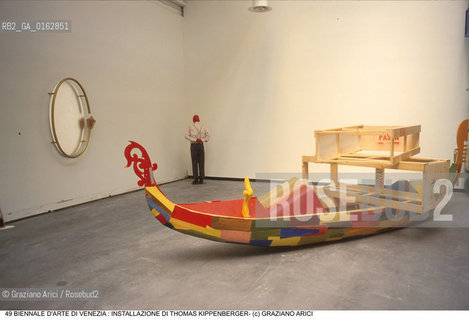 Nome:.KIPPENBERGER MARTIN, SOZIALKISTENTRANSPORTER.KIPPENBERGER MARTIN, SOZIALKISTENTRANSPORTER.Descrizione:.XLVIII ESPOSIZIONE INTERNAZIONALE DARTE LA BIENNALE DI VENEZIA / OPERA DI MARTIN KIPPENBERGER / GONDOLA.XLVIII NTERNATIONAL ART EXHIBITION LA BIENNALE DI VENEZIA  /  WORK OF  MARTIN KIPPENBERGER  / GONDOLA.Credit:.Graziano Arici/Rosebud2/.Costo:.A.Nazione:.GERMANIA .GERMANY.Cittˆ:.VENEZIA.VENICE.Data:.GIUGNO 1999