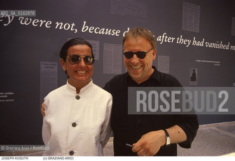 Nome: .KOSUTH JOSEPH.Descrizione: .ARTE CONCETTUALE BIENNALE / CON IDA GIANELLI.Credit: ©Graziano Arici/Rosebud2 / Costo: .A.Nazione: .USA.Cittˆ: .VENEZIA.Data: .1993.