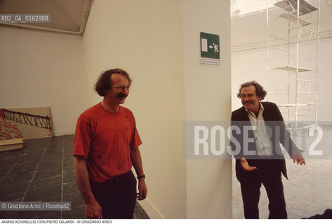 Caption: Nome: .KOUNELLIS JANNIS.Descrizione: .ARTE POVERA BIENNALE CON PIERO GILARDI.Credit: ©Graziano Arici/Rosebud2 / Costo: .A.Nazione: .ITALIA/GRECIA.Cittˆ: ..Data: .1993
