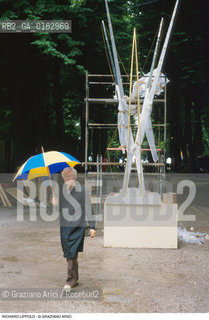 Caption: Nome: .LIPPOLD RICHARD.Descrizione: .ARTE SCULTORE / OMBRELLO.Credit: ©Graziano Arici/Rosebud2 / Costo: .A.Nazione: ..Cittˆ: ..Data: .1988