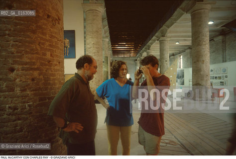 Caption: Nome: .McCARTHY PAUL.Descrizione: .ARTE BIENNALE / CON CHARLES RAY MACCHINA FOTOGRAFICA.Credit: ©Graziano Arici/Rosebud2 / Costo: .A.Nazione: .USA.Cittˆ: ..Data: .1993