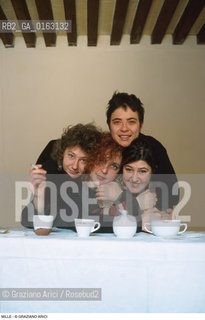 Caption: Nome: .GRUPPO MILLE (SALERNO MICHELA / TUSINI LUIGINA / PRETTO TIZIANA / JACCHINI ROBERTA).Descrizione: .ARTE ARTISTE DI STRADA.Credit: ©Graziano Arici/Rosebud2 / Costo: .A.Nazione: .ITALIA.Cittˆ: . .Data:.2000.
