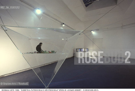 Localizzazione:.VENEZIA / CASTELLO.VENICE / CASTELLO.Oggetto:.Soggetto:.XLII ESPOSIZIONE INTERNAZIONALE DARTE LA BIENNALE DI VENEZIA / SIMMETRIA: PUTRESCIBILE E IMPUTRESCIBILE, 1984, OPERA DI JACQUES MONORY.XLII INTERNATIONAL ART EXHIBITION LA BIENNALE DI VENEZIA .Cronologia:.Definizione Culturale:.   Autore:.   Stile:.   Editori/Stampatori:.   Committenza:.Materia e Tecnica:.Collocazione:.Note:.BIENNALE ARTE.Riproduzione Fotografica:.©Graziano Arici/Rosebud2 Copyright: ©Graziano Arici/Rosebud2 /  .Data:.1986.Costo:.A.