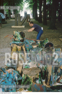 Caption: Nome: .MOSTA-HEIRT  COME.Descrizione: .ARTE SCULTURA.Credit: ©Graziano Arici/Rosebud2 / Costo: .A.Nazione: ..Cittˆ: ..Data: .1990