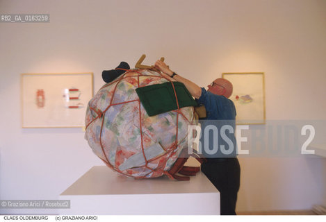 Nome: .OLDENBURG CLAES.Descrizione: .ARTE /.Credit: ©Graziano Arici/Rosebud2 / Costo: .A.Nazione: .USA.Cittˆ: .VENEZIA.Data: .1999.