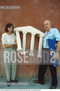 Caption: Nome: .OLDENBURG CLAES.Descrizione: .ARTE / CON LA MOGLIE COOSJE VAN BRUGGEN / COLONNA.Credit: ©Graziano Arici/Rosebud2 / Costo: .A.Nazione: .USA.Cittˆ: ..Data: .1984