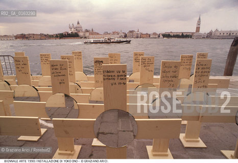 Localizzazione:.VENEZIA / CASTELLO.VENICE  / CASTELLO.Oggetto:.Soggetto:.XLIV ESPOSIZIONE INTERNAZIONALE DARTE LA BIENNALE DI VENEZIA / INSTALLAZIONE DI YOKO ONO.XLIV INTERNATIONAL ART EXHIBITION LA BIENNALE DI VENEZIA  / INSTALLATION  BY YOKO ONO.Cronologia:.Definizione Culturale:.   Autore:.   Stile:.   Editori/Stampatori:.   Committenza:.Materia e Tecnica:.Collocazione:.BIENNALE ARTE.Riproduzione Fotografica:.©Graziano Arici/Rosebud2 Copyright: ©Graziano Arici/Rosebud2 /  .Data:.1990.Costo:.A.