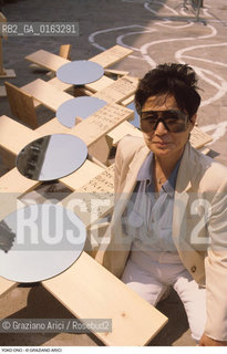 Caption: Nome: .YOKO ONO.Descrizione: .ARTE SPECCHIO OCCHIALI.Credit: ©Graziano Arici/Rosebud2 / Costo: .A.Nazione: .USA.Cittˆ: ..Data: .1990