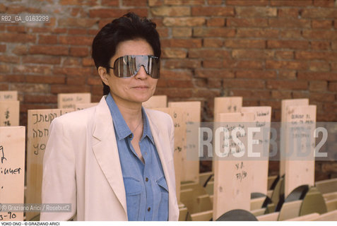 Caption: Nome: .YOKO ONO.Descrizione: .ARTE SPECCHIO OCCHIALI.Credit: ©Graziano Arici/Rosebud2 / Costo: .A.Nazione: .USA.Cittˆ: ..Data: .1990