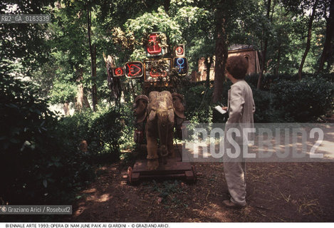 Localizzazione:.VENEZIA / CASTELLO.VENICE  / CASTELLO.Oggetto:.Soggetto:.XLV ESPOSIZIONE INTERNAZIONALE DARTE LA BIENNALE DI VENEZIA / OPERA DI PAIK NAM JUNE.XLV INTERNATIONAL ART EXHIBITION LA BIENNALE DI VENEZIA  / WORK BY PAIK NAM JUNE.Cronologia:.Definizione Culturale:.   Autore:.   Stile:.   Editori/Stampatori:.   Committenza:.Materia e Tecnica:.Collocazione:.BIENNALE ARTE.Riproduzione Fotografica:.©Graziano Arici/Rosebud2 Copyright: ©Graziano Arici/Rosebud2 /  .Data:.1993.Costo:.A.