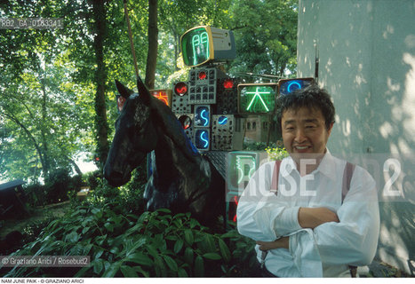 Caption: Nome: .PAIK NAM JUNE.Descrizione: .ARTE / VIDEO CAVALLO.Credit: ©Graziano Arici/Rosebud2 / Costo: .A.Nazione: .COREA.Cittˆ: ..Data: .1993