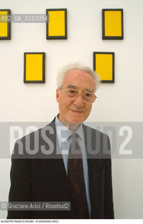 Caption: Nome:.PANZA DI BIUMO GIUSEPPE.Descrizione:.XLVIII ESPOSIZIONE INTERNAZIONALE DARTE LA BIENNALE DI VENEZIA / COLLEZIONISTA , AL PADIGLIONE FRANCESE.XLVIII NTERNATIONAL ART EXHIBITION LA BIENNALE DI VENEZIA  /  ART COLLECTOR , AT THE FRENCH PAVILION.Graziano Arici/Rosebud2/.Costo:.A.Nazione:.ITALIA.ITALY.Cittˆ:..Data:.GIUGNO 1999