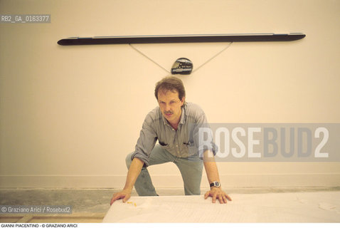 Caption: Nome: .PIACENTINO GIANNI.Descrizione: .ARTE / CASCO BIENNALE.Credit: ©Graziano Arici/Rosebud2 / Costo: .A.Nazione: .ITALIA.Cittˆ: ..Data: .1993