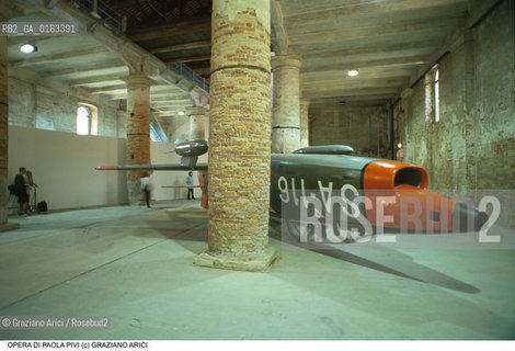 Nome:.PIVI PAOLA            .Descrizione:.XLVIII ESPOSIZIONE INTERNAZIONALE DARTE LA BIENNALE DI VENEZIA / OPERA DI PAOLA PIVI    ALL ARSENALE / AEROPLANO.XLVIII NTERNATIONAL ART EXHIBITION LA BIENNALE DI VENEZIA  /   WORK  OF  PAOLA PIVI / AIRPLANE / ARSENALE.Credit:.Graziano Arici/Rosebud2/.Costo:.A.Nazione:.ITALIA .ITALY.Cittˆ:.VENEZIA.VENICE.Data:.GIUGNO 1999