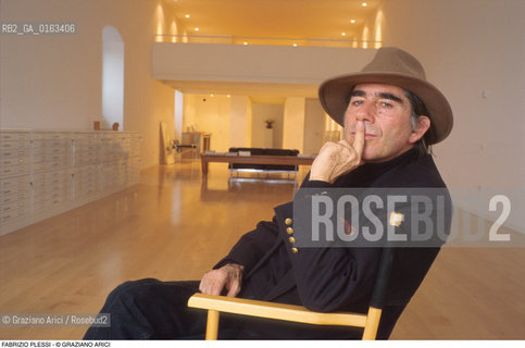 Caption: Nome: .PLESSI FABRIZIO.Descrizione: .ARTE VIDEO CAPPELLO  STUDIO.Credit: ©Graziano Arici/Rosebud2 / Costo: .A.Nazione: .ITALIA.Cittˆ: ..Data: .1995
