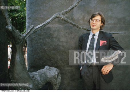 Caption: Nome: .SGARBI VITTORIO.Descrizione: .ARTE CRITICO / CORNA  CERVO ANIMALE.Credit: ©Graziano Arici/Rosebud2 / Costo: .A.Nazione: .ITALIA.Cittˆ: ..Data: .1990