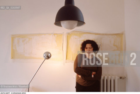 Caption: Nome: .SIEFF ANITA.Descrizione: .ARTE PITTRICE FOTOGRAFA / LAMAPADA.Credit: ©Graziano Arici/Rosebud2 / Costo: .A.Nazione: .ITALIA.Cittˆ: . .Data:.2000.