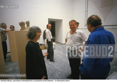 Nome: .SANTOMASO GIUSEPPE.Descrizione: .ARTE BIENNALE PITTORE CON MARISA MERZ E GIOVANNI CARANDENTE.Credit: ©Graziano Arici/Rosebud2 / Costo: .A.Nazione: .ITALIA.Cittˆ: .VENEZIA.Data: .1988.
