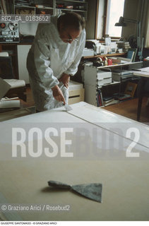 Caption: Nome: .SANTOMASO GIUSEPPE.Descrizione: .ARTE PITTORE NEL SUO STUDIO.Credit: ©Graziano Arici/Rosebud2 / Costo: .A.Nazione: .ITALIA.Cittˆ: ..Data: .1982