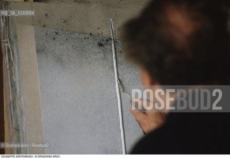 Caption: Nome: .SANTOMASO GIUSEPPE.Descrizione: .ARTE PITTORE NEL SUO STUDIO.Credit: ©Graziano Arici/Rosebud2 / Costo: .A.Nazione: .ITALIA.Cittˆ: ..Data: .1982