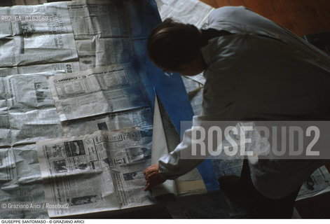 Caption: Nome: .SANTOMASO GIUSEPPE.Descrizione: .ARTE PITTORE NEL SUO STUDIO.Credit: ©Graziano Arici/Rosebud2 / Costo: .A.Nazione: .ITALIA.Cittˆ: ..Data: .1982
