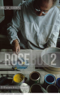 Caption: Nome: .SANTOMASO GIUSEPPE.Descrizione: .ARTE PITTORE NEL SUO STUDIO.Credit: ©Graziano Arici/Rosebud2 / Costo: .A.Nazione: .ITALIA.Cittˆ: ..Data: .1982
