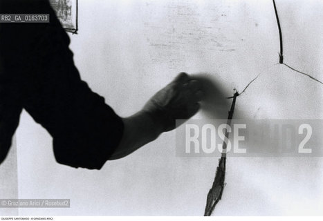 Caption: Nome: .SANTOMASO GIUSEPPE.Descrizione: .ARTE PITTORE NEL SUO STUDIO.Credit: ©Graziano Arici/Rosebud2 / Costo: .A.Nazione: .ITALIA.Cittˆ:. .Data: .1982